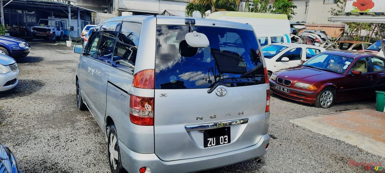 2003' Toyota Noah photo #4