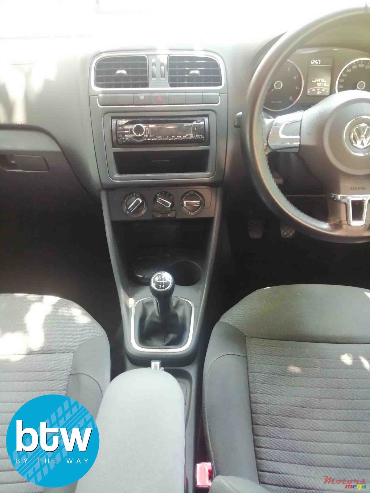 2013' Volkswagen Polo photo #5