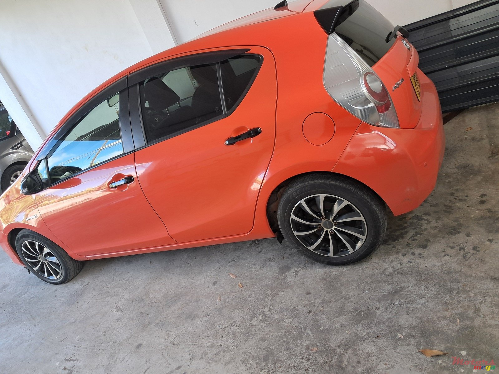 2013' Toyota Aqua None photo #1