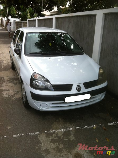 2005' Renault Clio photo #1