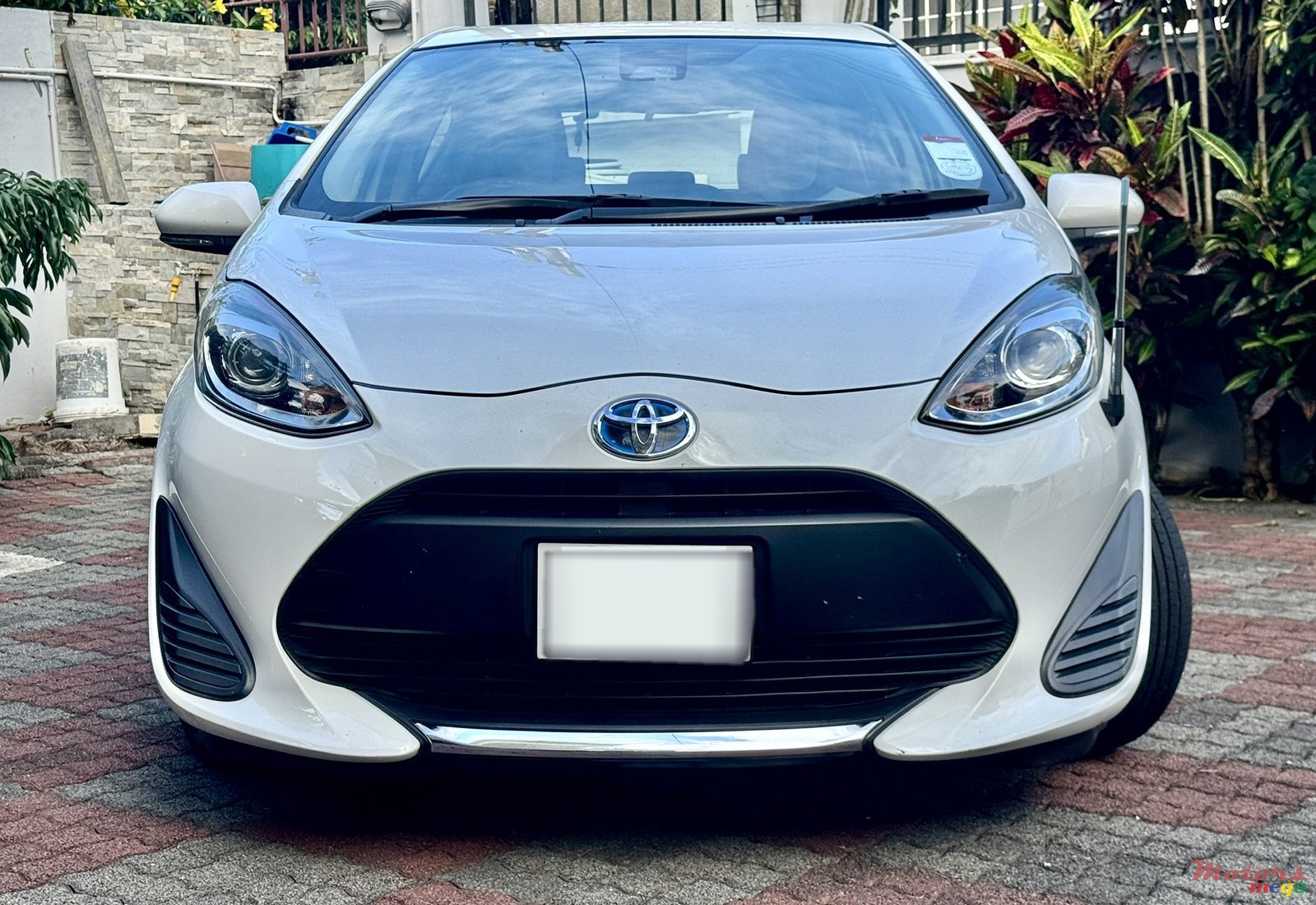 2019' Toyota Aqua photo #2