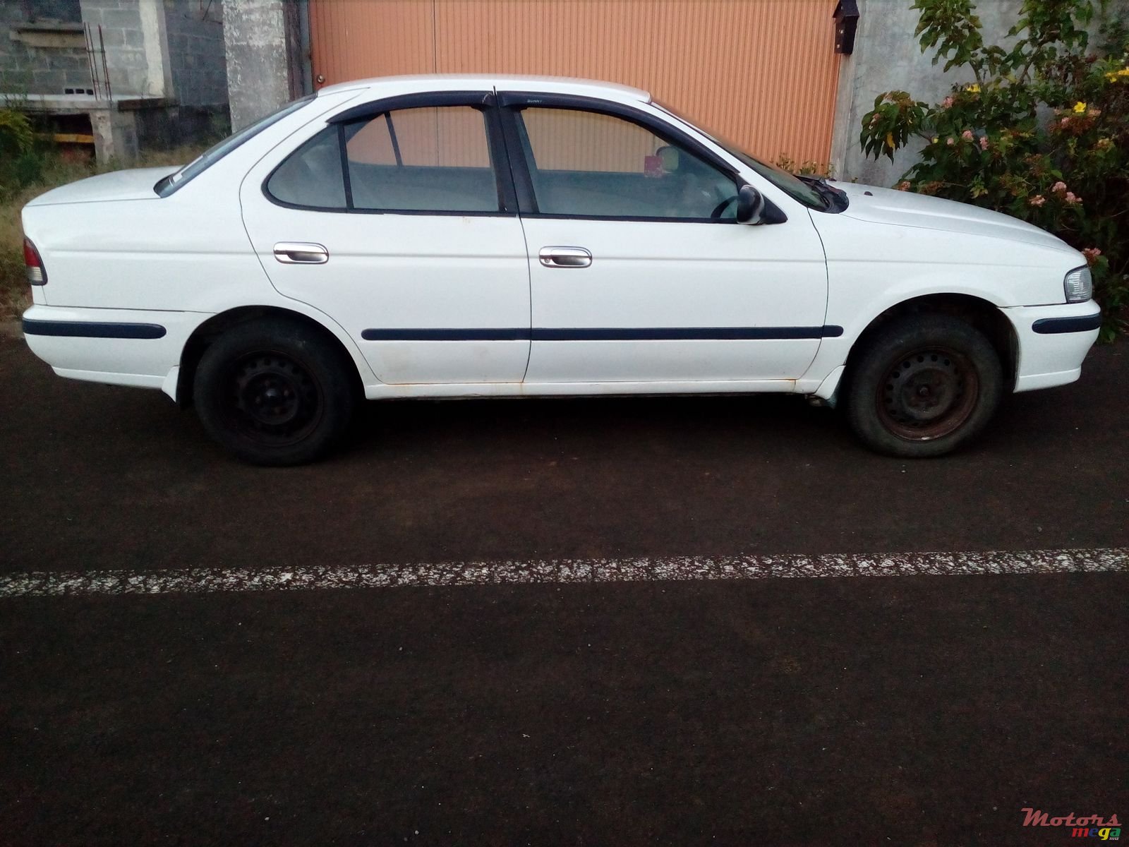 2002' Nissan Sunny photo #5