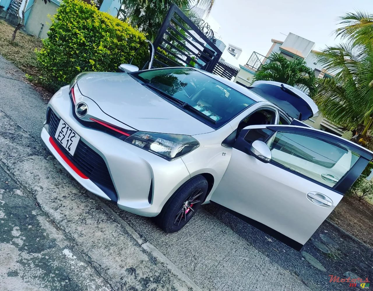 2014' Toyota Vitz Dorigine photo #6