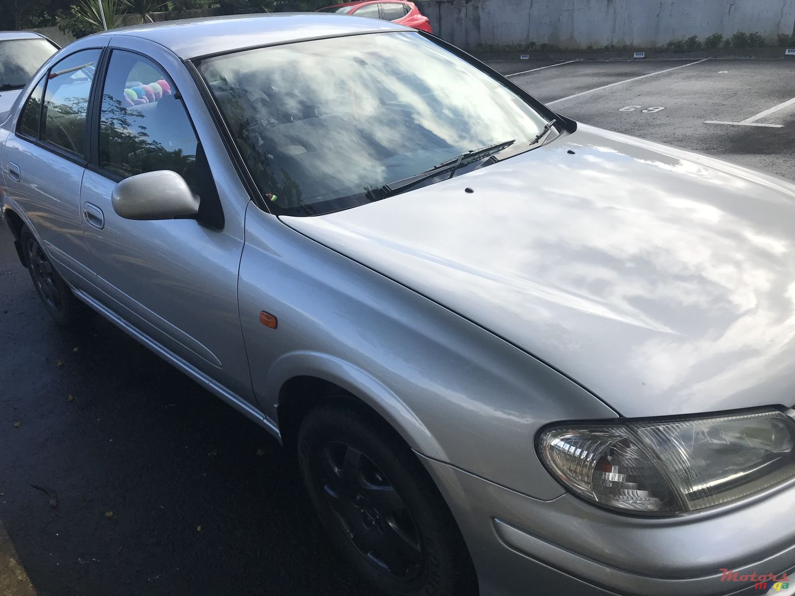 2001' Nissan Sunny photo #2