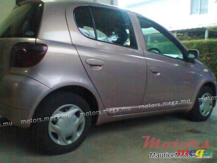 2001' Toyota Vitz photo #1