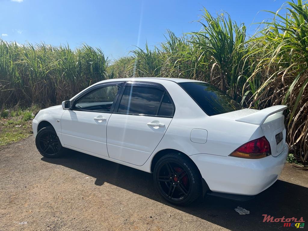 2006' Mitsubishi Lancer photo #4