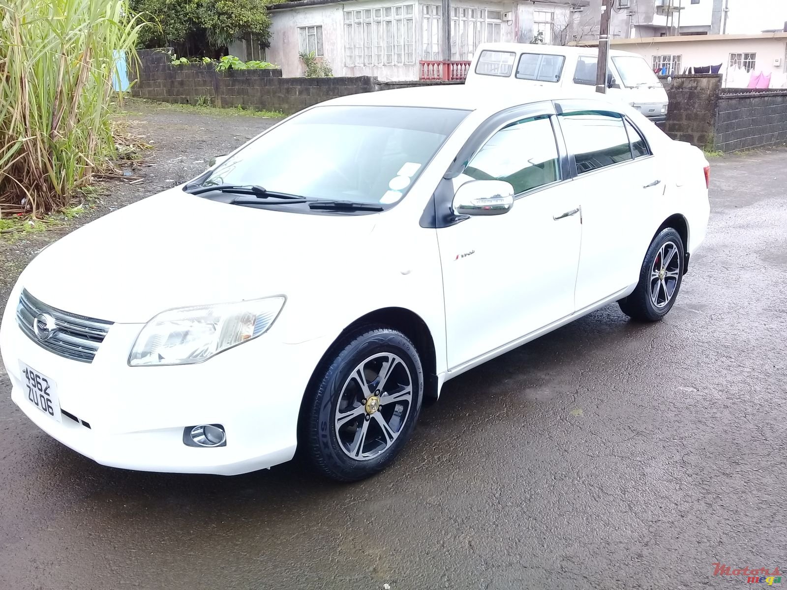 2006' Toyota Axio photo #2