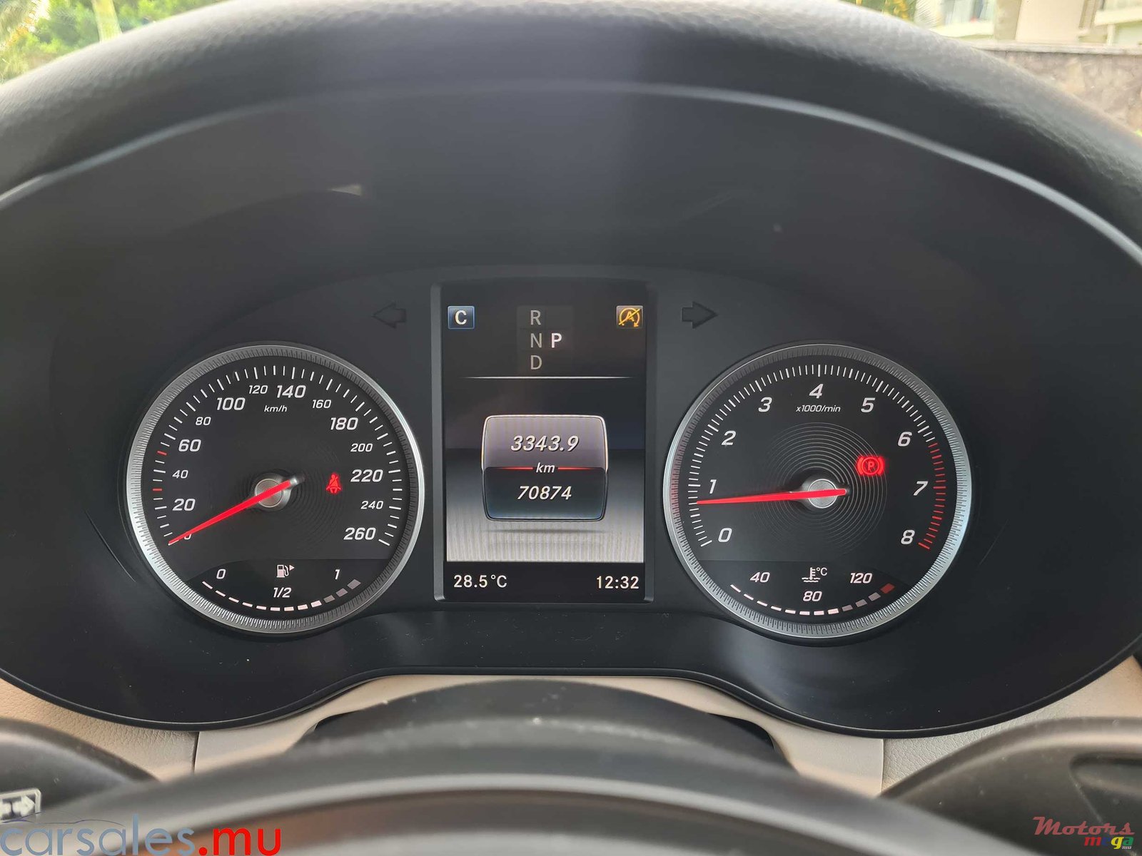 2017' Mercedes-Benz GLC 200 Avantgarde photo #7