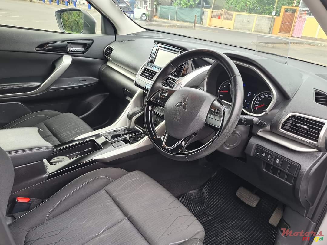 2018' Mitsubishi Eclipse photo #6