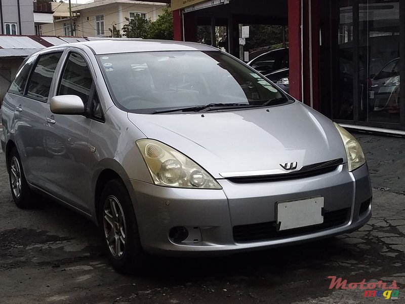 2004' Toyota Wish photo #1