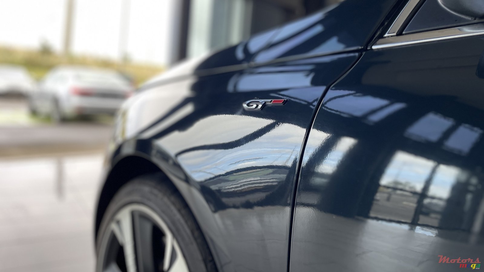 2017' Peugeot 308 GT photo #2