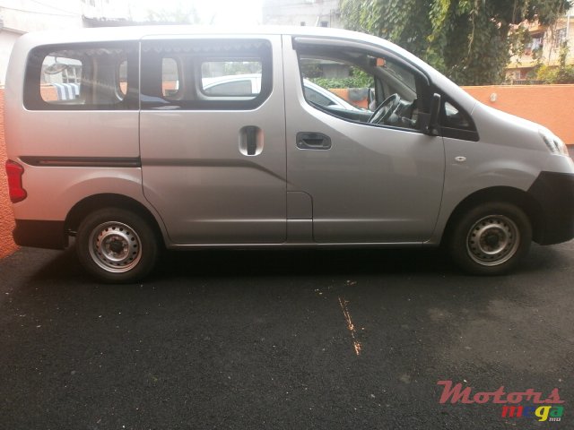 2010' Nissan NV 200 photo #2
