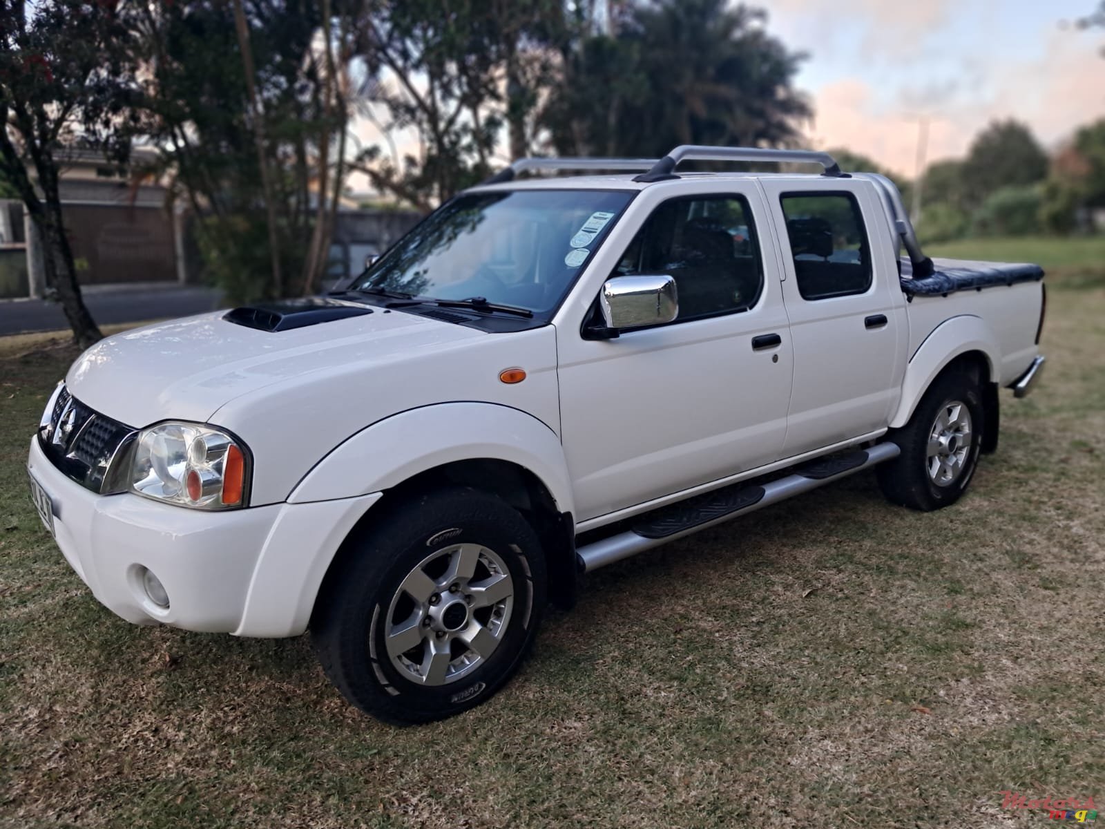 2017' Nissan NP300 2×4 Hardbody Predator photo #3