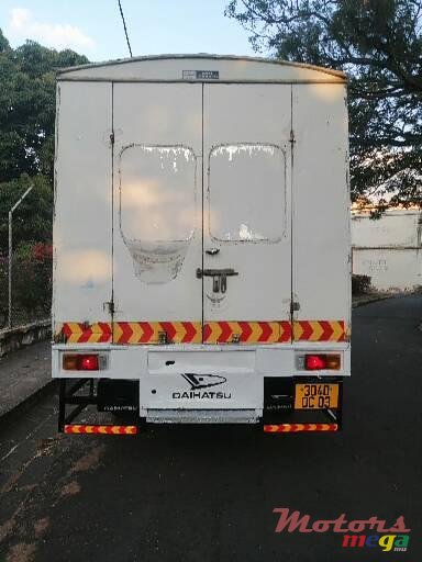 2003' Daihatsu Delta photo #2