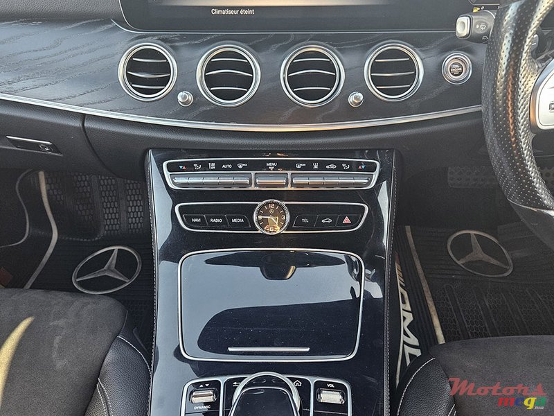 2020' Mercedes-Benz E 300 E300e PHEV photo #6