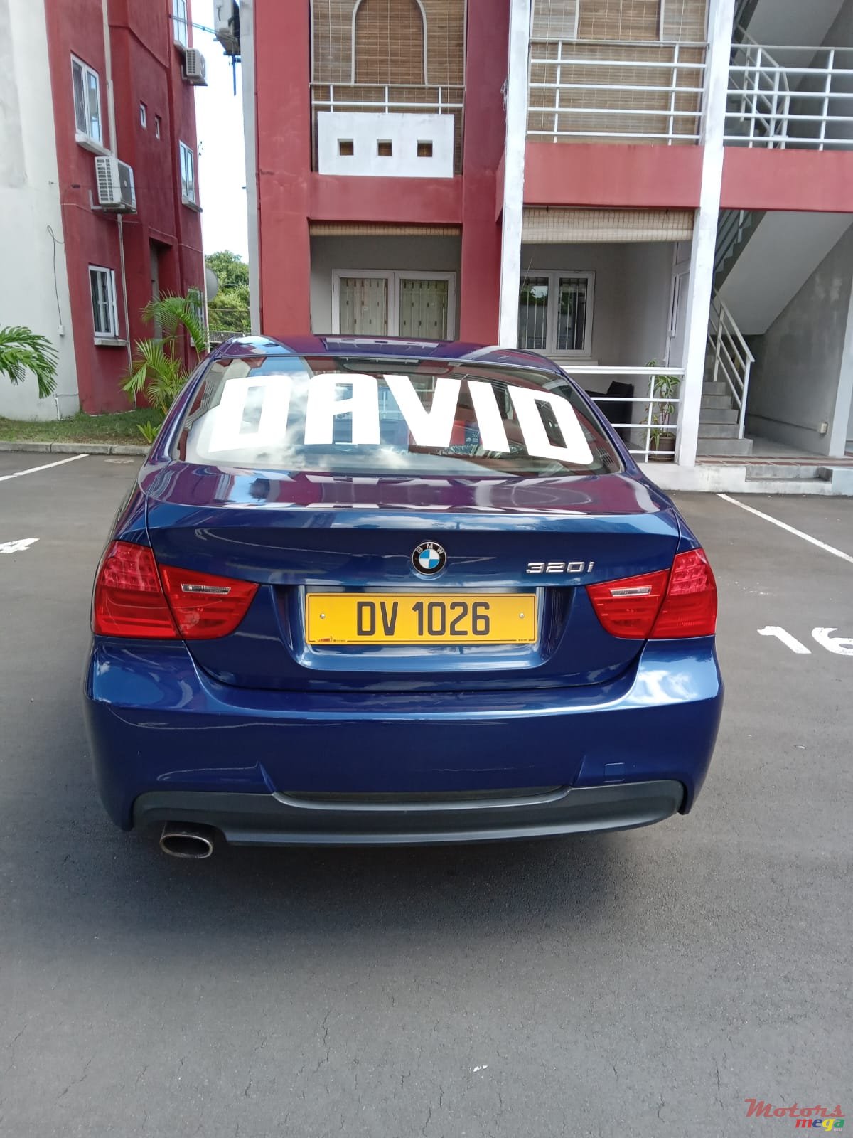 2011' BMW 320 photo #2