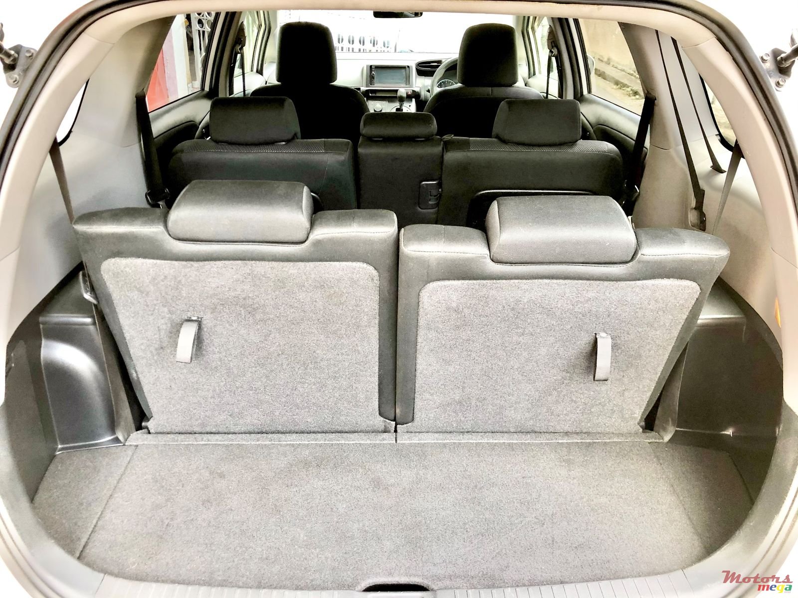 2014' Toyota Axio Wish photo #4