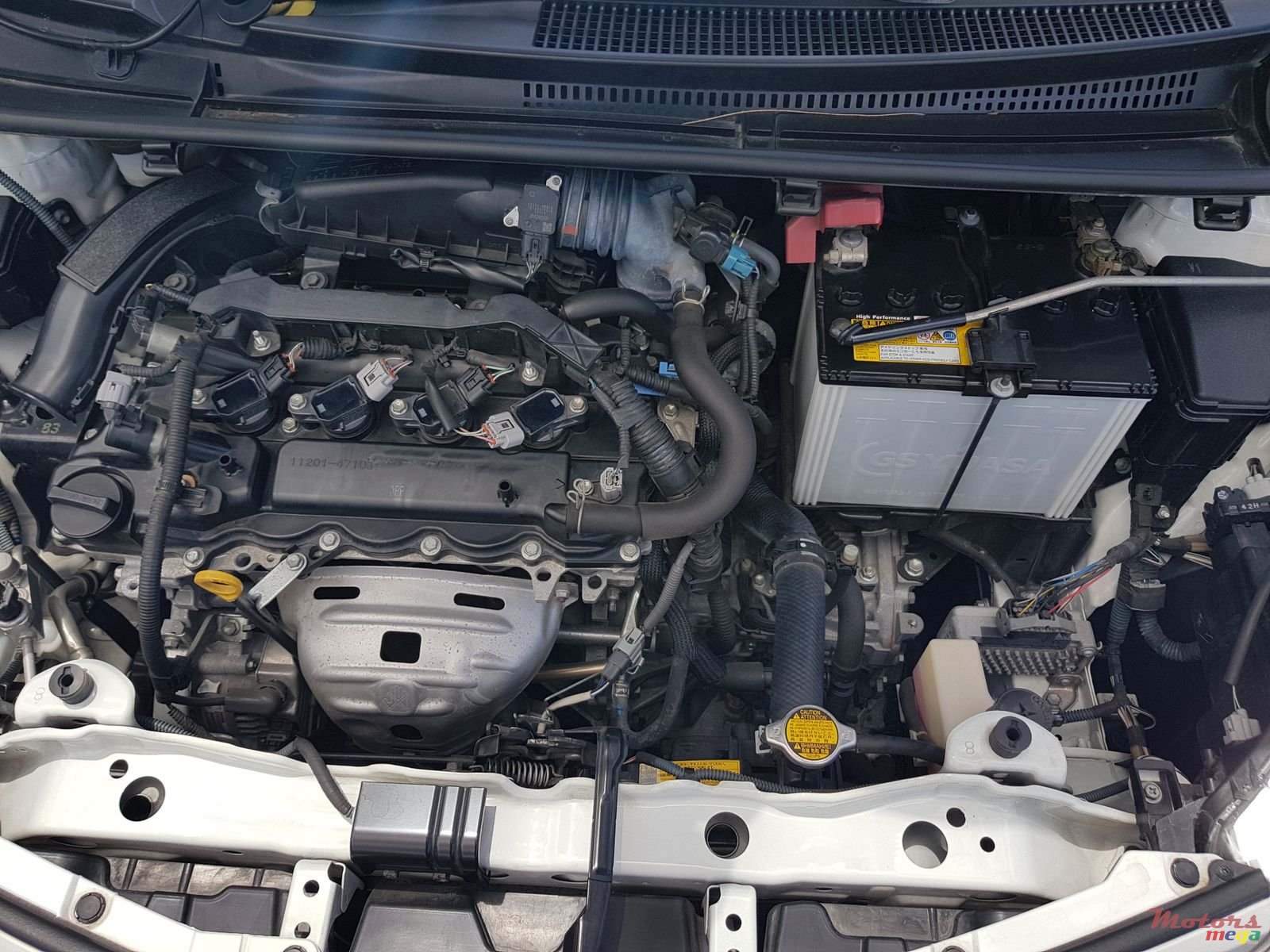 2012' Toyota Vitz Vitz 1.3 photo #3