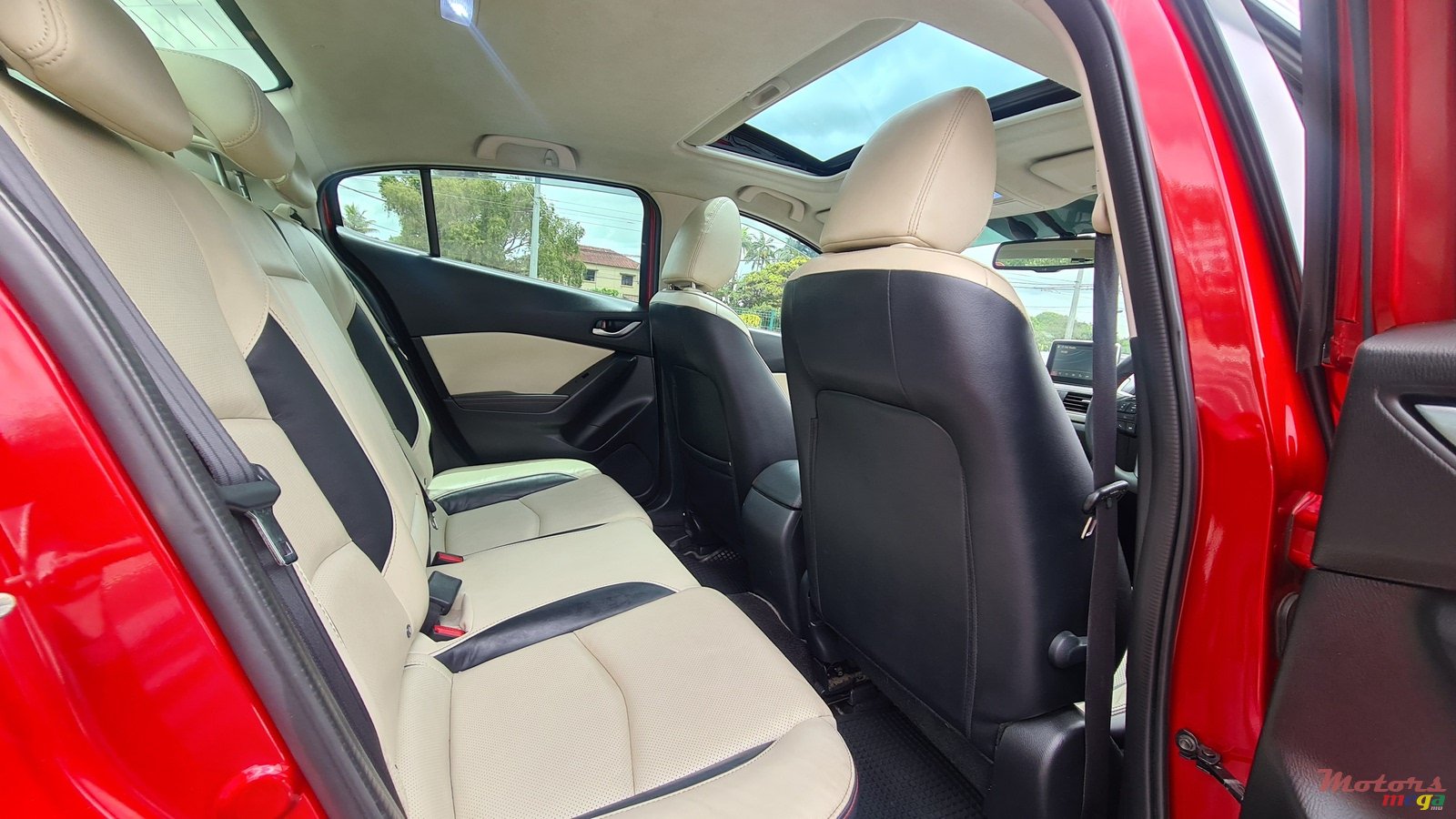 2015' Mazda 3 Skyactive photo #7