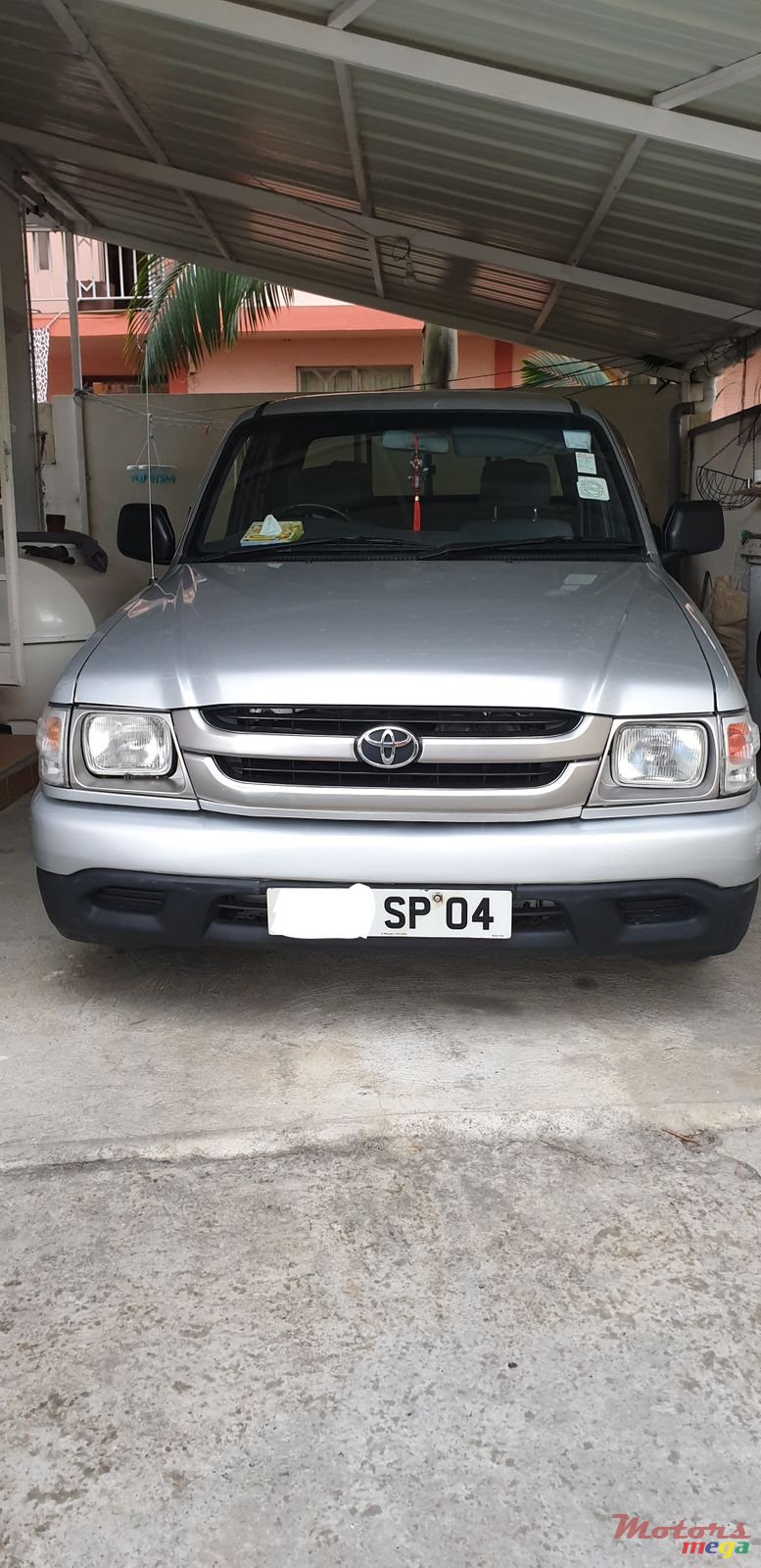 2004' Toyota photo #3