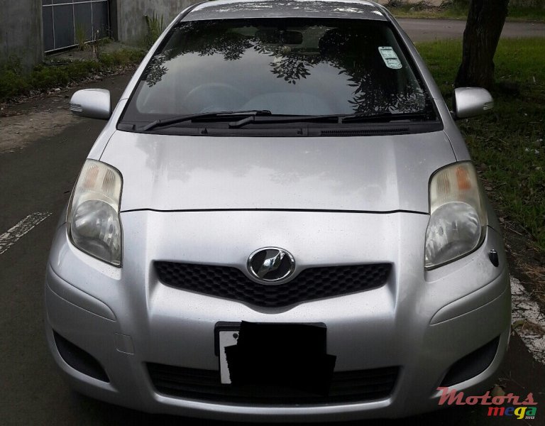 2009' Toyota Vitz photo #4