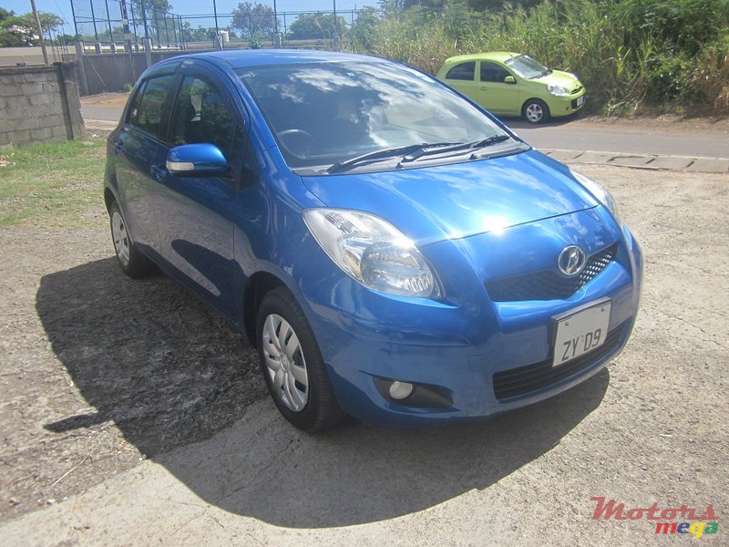 2009' Toyota VITZ photo #2