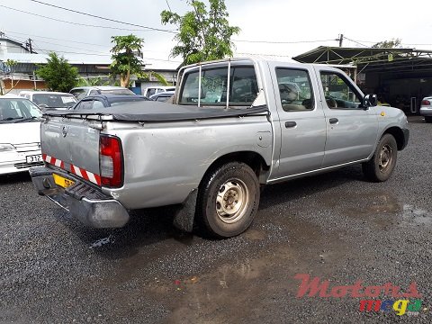2007' Nissan Navara 4X2 photo #4