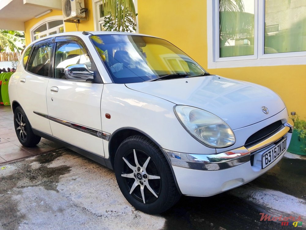 2000' Toyota duet photo #1