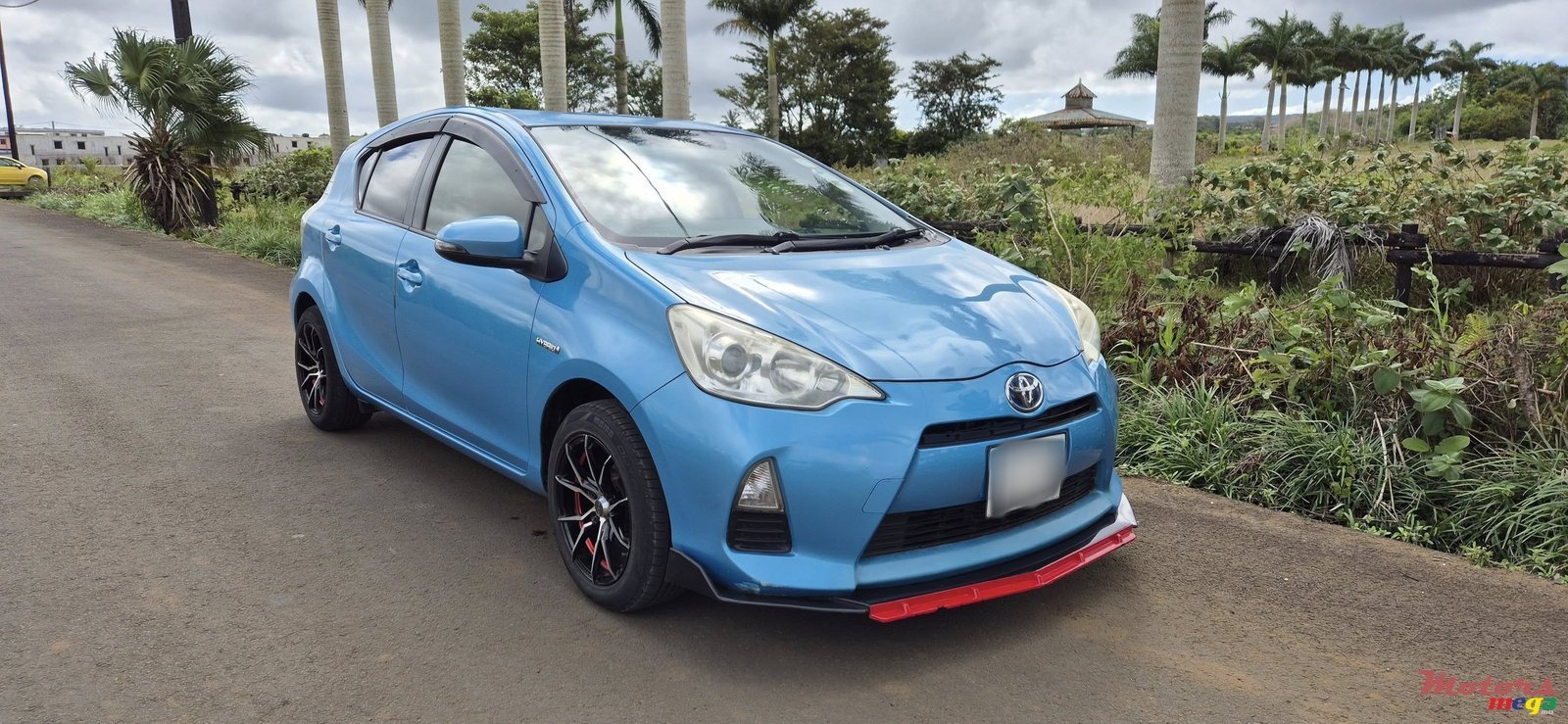 2012' Toyota Aqua photo #1