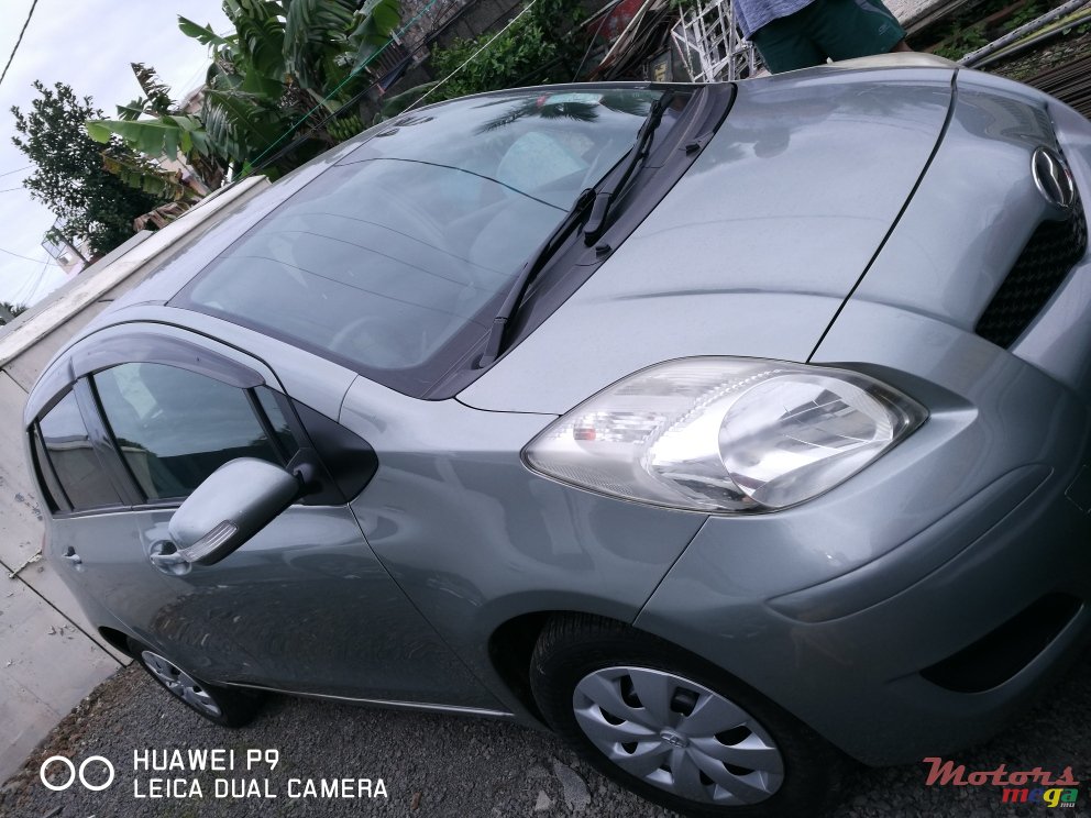 2009' Toyota Vitz photo #4
