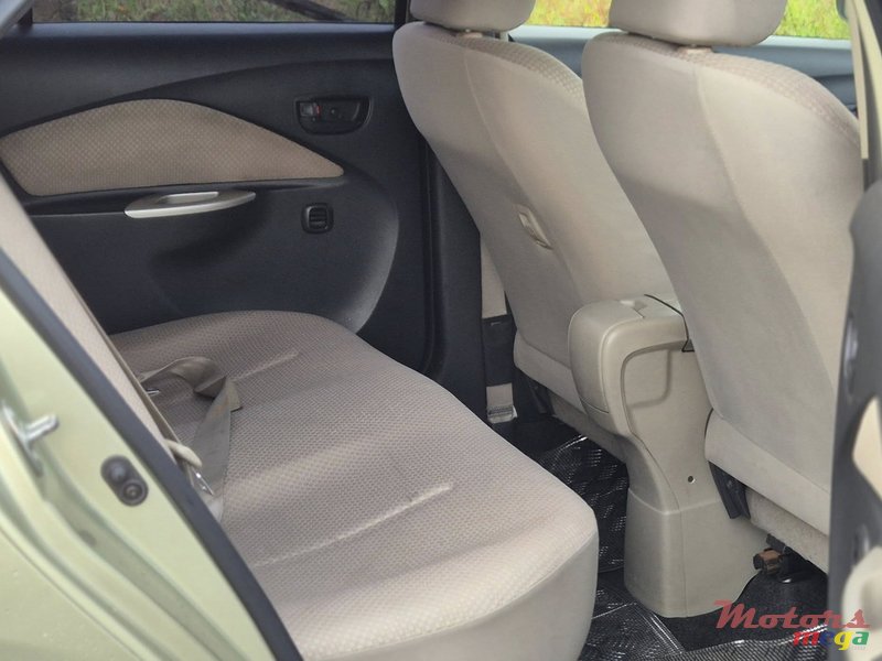 2006' Toyota Belta photo #6