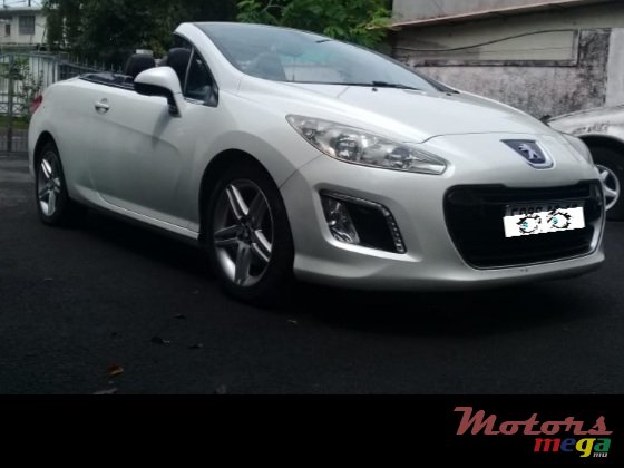 2012' Peugeot Cabriolet photo #2