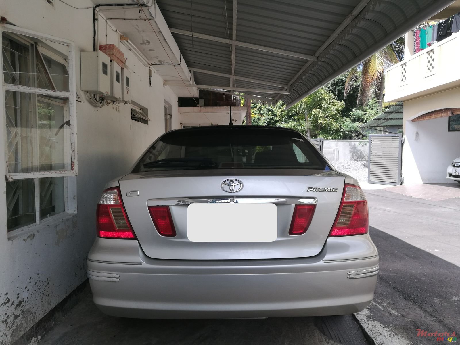 2002' Toyota Premio photo #1