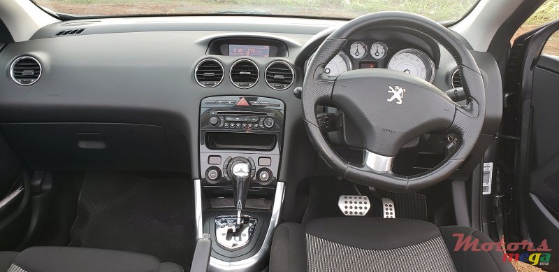 2011' Peugeot 308 Cabriolet photo #4