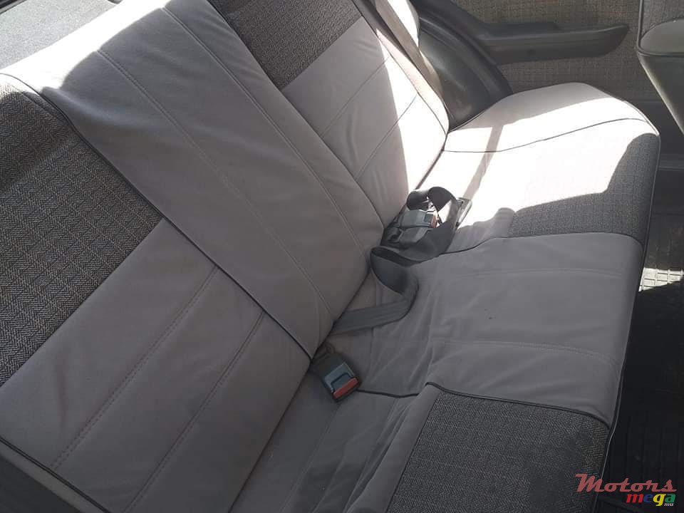 1992' Proton Saga nil photo #3