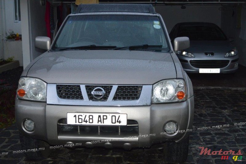 2004' Nissan Hardbody photo #1