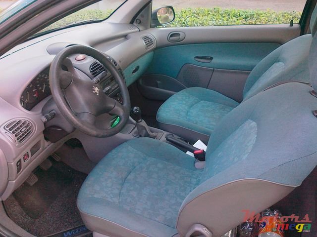 2000' Peugeot 206 photo #2