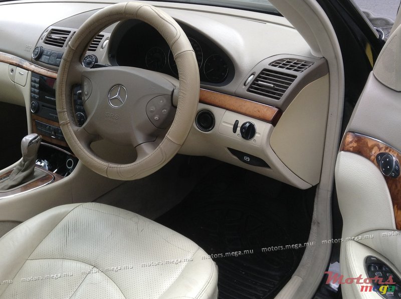 2004' Mercedes-Benz E-Class E270 photo #4