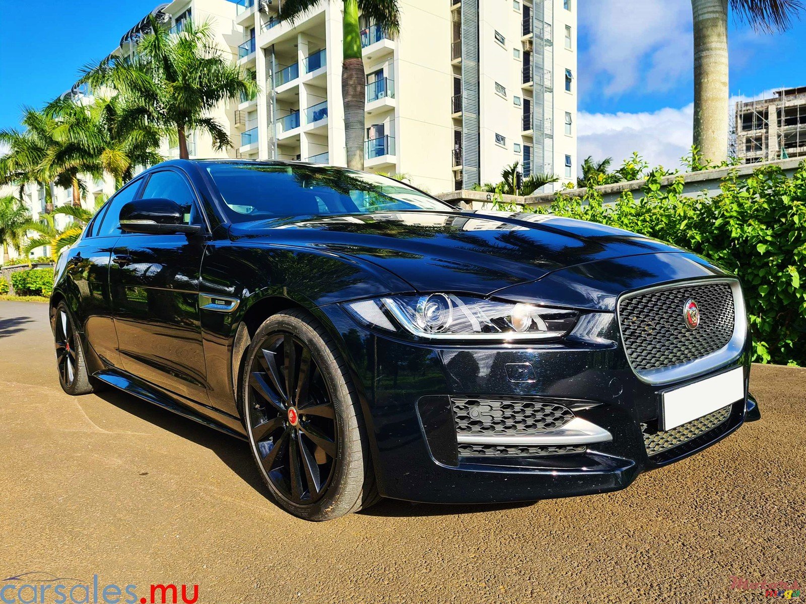 2016' Jaguar XE 25t R-Sport photo #3