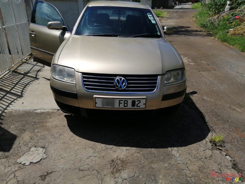 2002' Volkswagen Passat photo #1