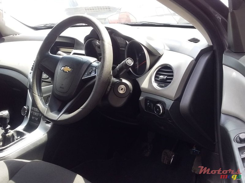 2013' Chevrolet Cruze photo #3