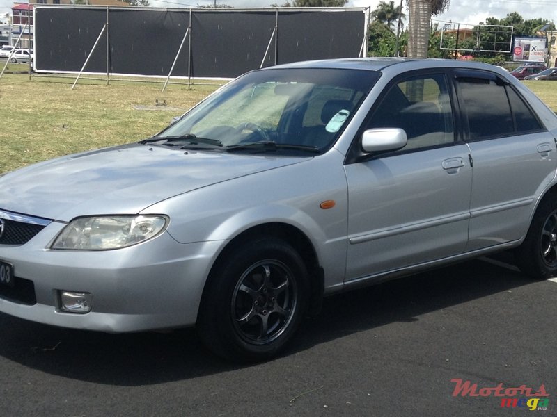 2003' Mazda 323 Protegé photo #2