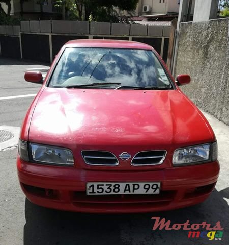 1999' Nissan Primera photo #1