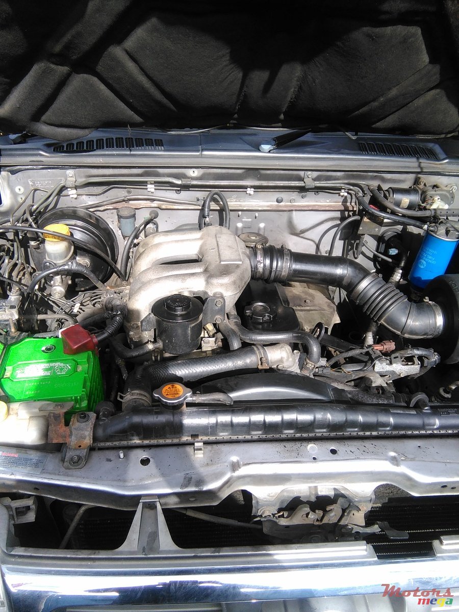 2001' Nissan Hardbody double cab 4*2 photo #4