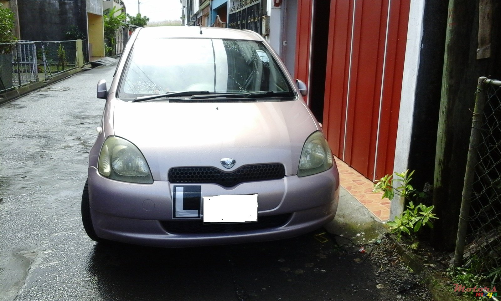 2001' Toyota Vitz photo #1