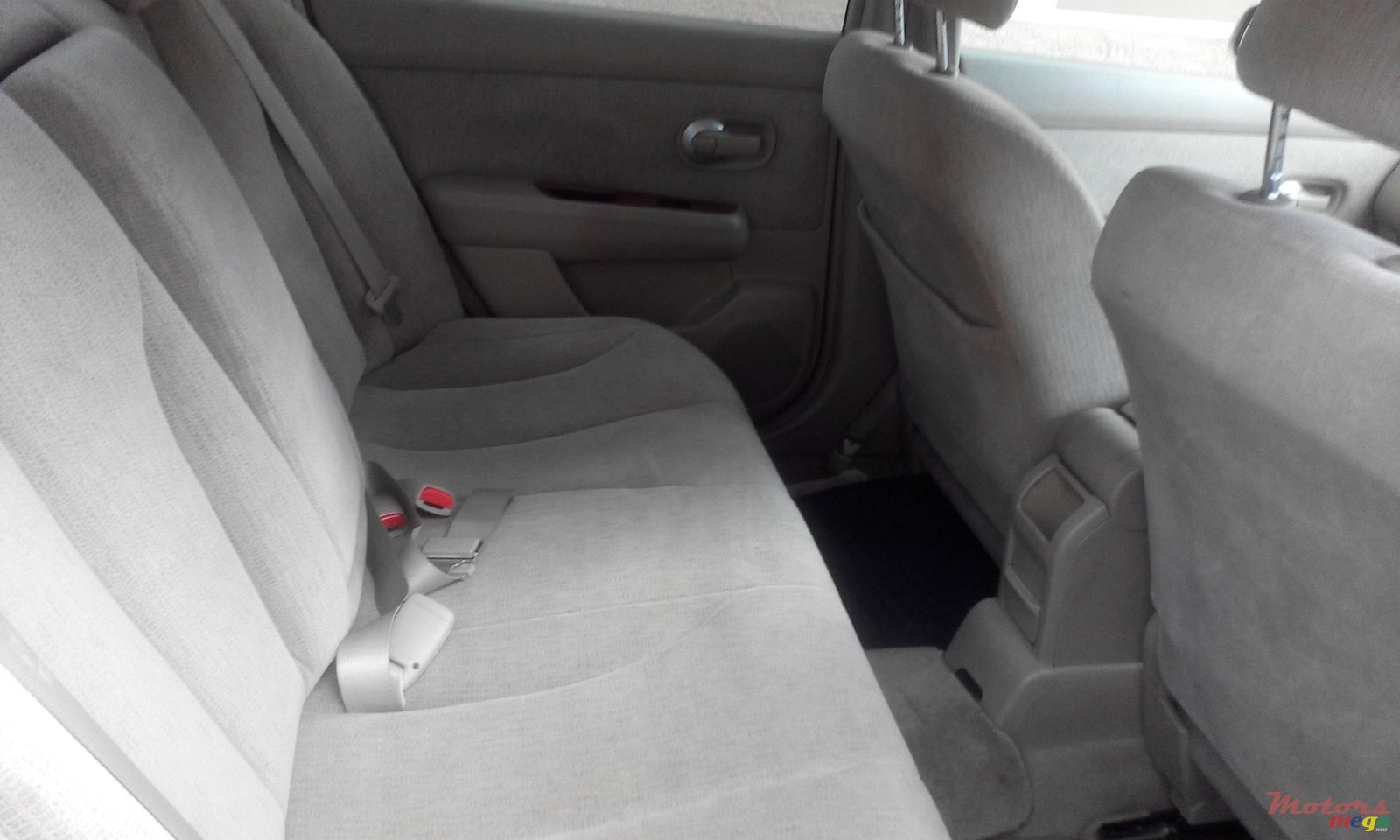 2005' Nissan Tiida photo #3