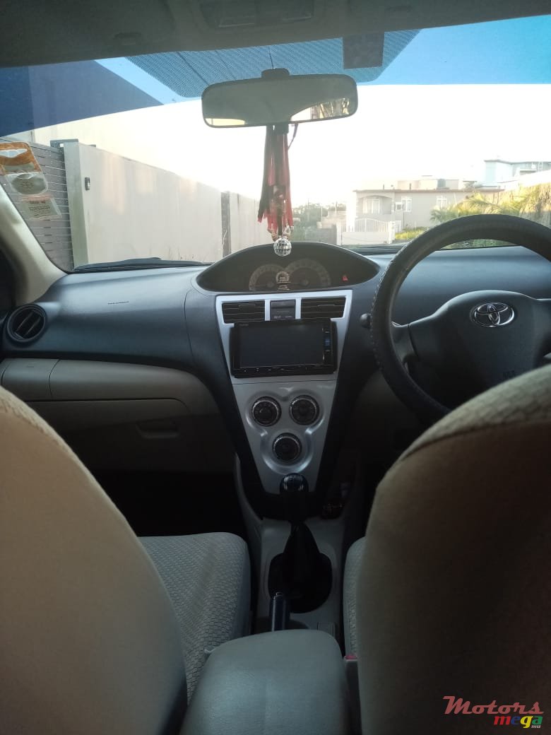 2008' Toyota Yaris photo #7