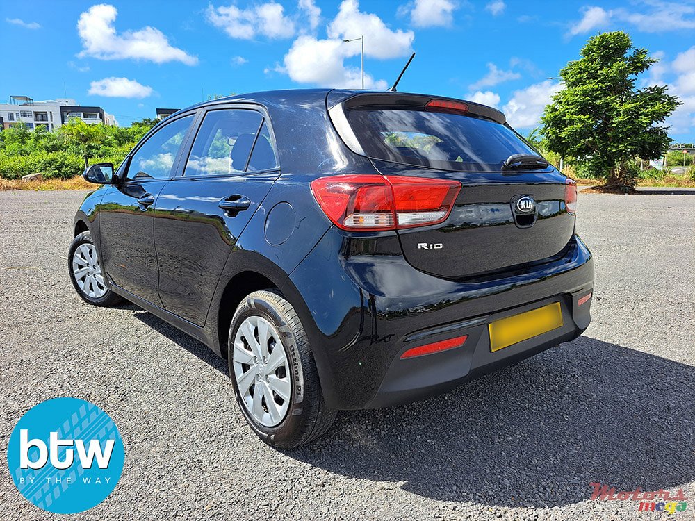 2017' Kia Rio photo #3