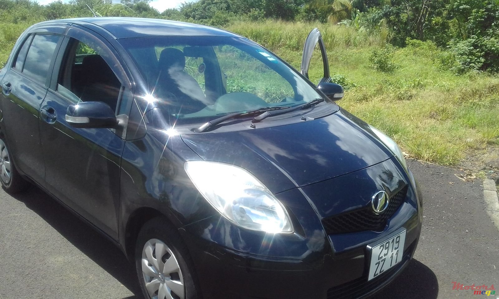 2011' Toyota Vitz nil photo #5