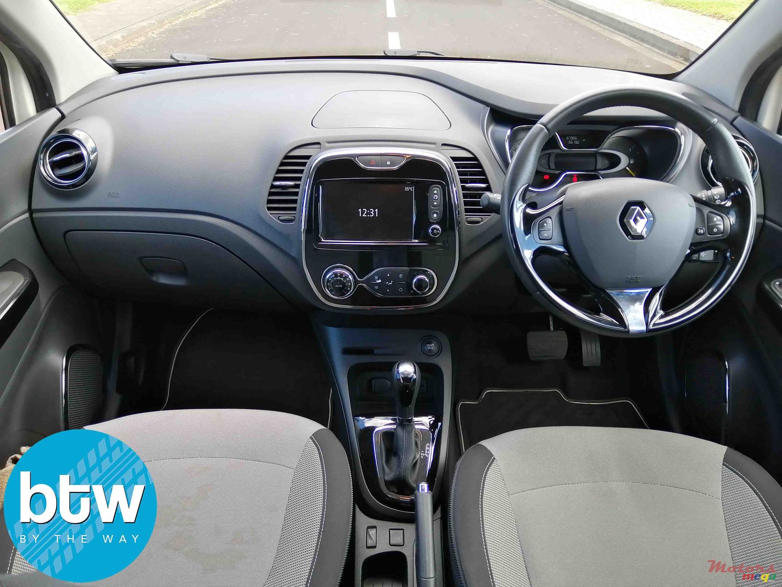 2014' Renault Captur photo #6